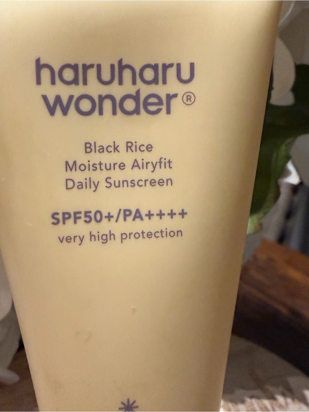 Haruharu wonder Black Rice Moisture Airyfit Daily Sunscreen SPF50+ PA++++ Cream - Picture 2 of 6